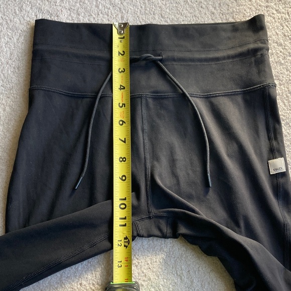 Vuori daily leggings- like new - Picture 8 of 10